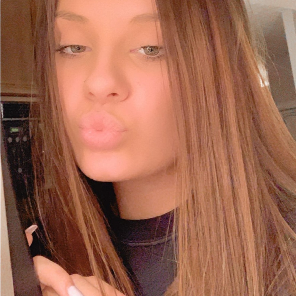 Meet your Posher, Hayley